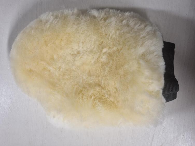 Secondhand-Artikel | Lammfell Putzhandschuh (Neu)