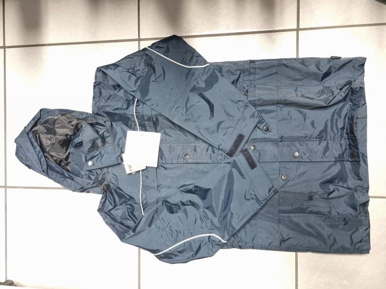 Secondhand-Artikel | Regenjacke Gr. 176 (Neu)