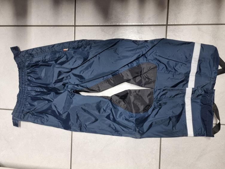 Secondhand-Artikel | Reit-Regenhose Gr. 176 (Neu)