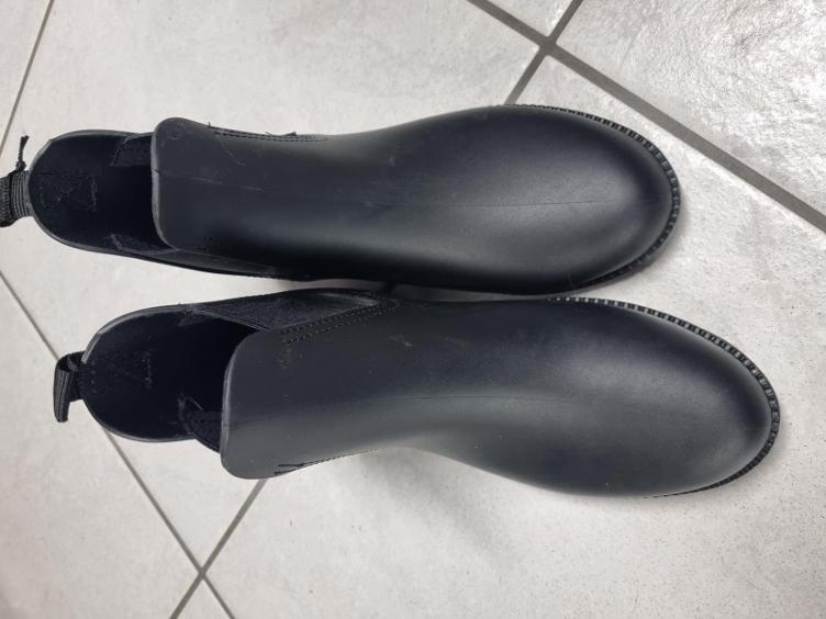Secondhand-Artikel | Gummi-Stiefelette Gr. 39 (Neu)