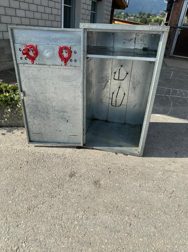 Secondhand-Artikel | Sattelschrank Metall
