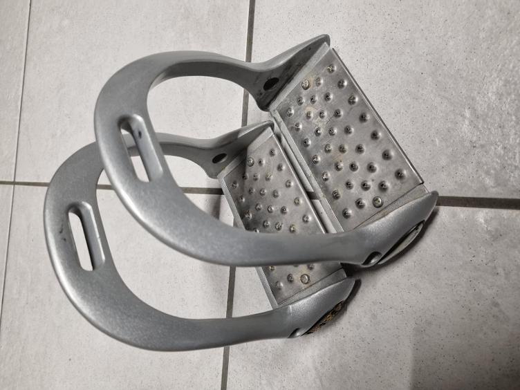 Secondhand-Artikel | Steigbügel Metall