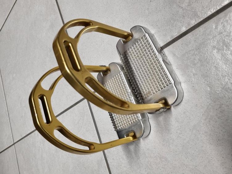Secondhand-Artikel | Steigbügel Metall