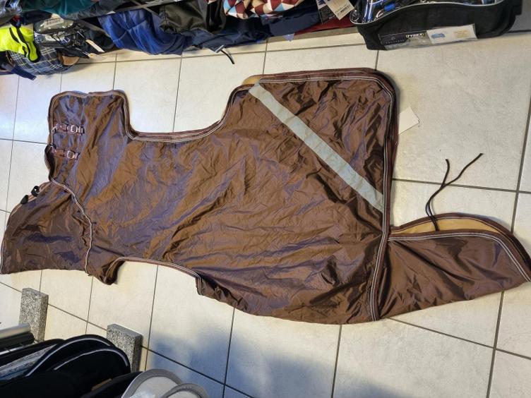 Secondhand-Artikel | Regen-Ausreitdecke mit Hals 145 cm (Neu)