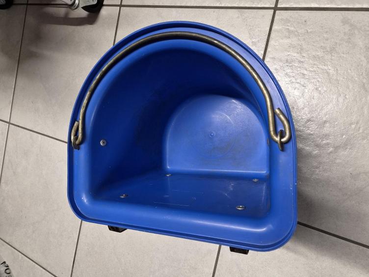 Secondhand-Artikel | Turnier-Futtereimer