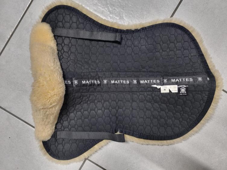 Secondhand-Artikel | Sattelkissen Lammfell DR Gr. M