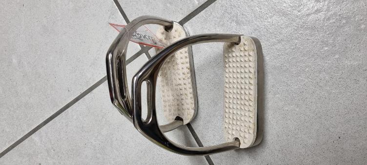 Secondhand-Artikel | Steigbügel mit Einlage 12cm