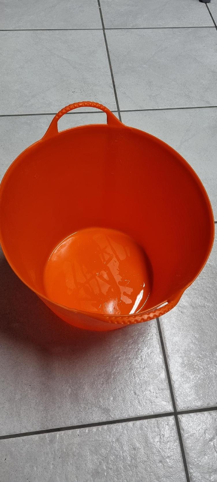 Secondhand-Artikel | Flexibler Futtereimer 26 Lt.