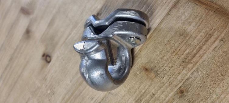 Neuware | Heunetzhalter für Boxengitter