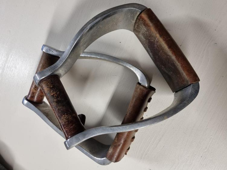 Secondhand-Artikel | Western-Steigbügel Metall